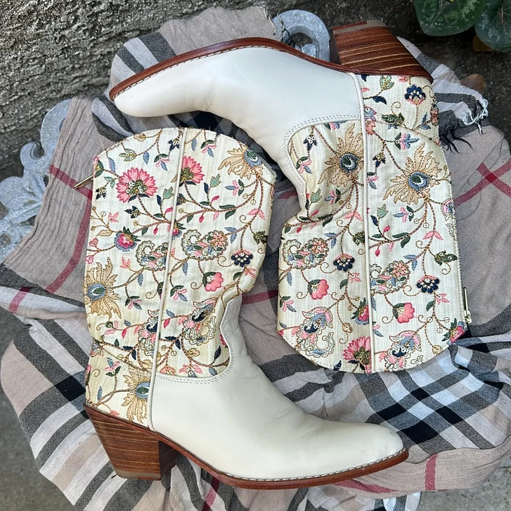 Anthropologie Momo New York Embroidered Western Boots
